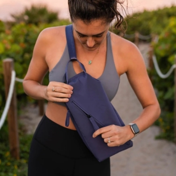 DAE Sling Backpack Athletic Bag Muted Berry NWOT - Picture 1 of 12